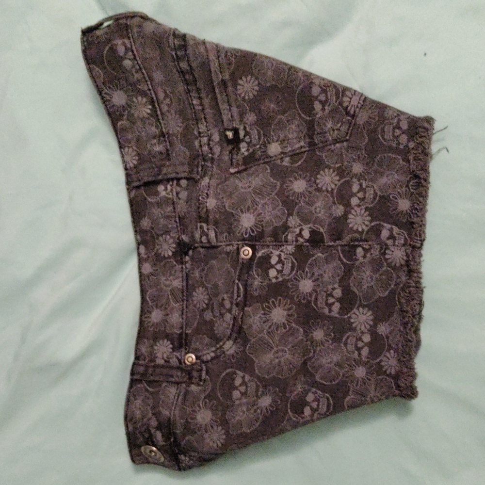 ☠️SKULLS LOVE SICK🧿⚰️SHORTS🪦SZ.3💀🐈‍⬛